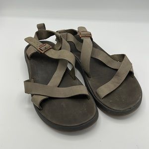 Men’s Chaco Wayfarers Leather Sandals Sz 10. Color is listed on tag as Gray.